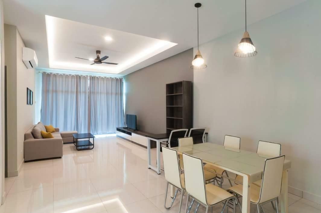 C Apartment *